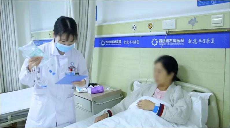 成都胆结石医院:做保胆取石不留疤?来听听她们怎么说!(图3) 成都胆结石医院:做保胆取石不留疤?来听听她们怎么说!(图3)