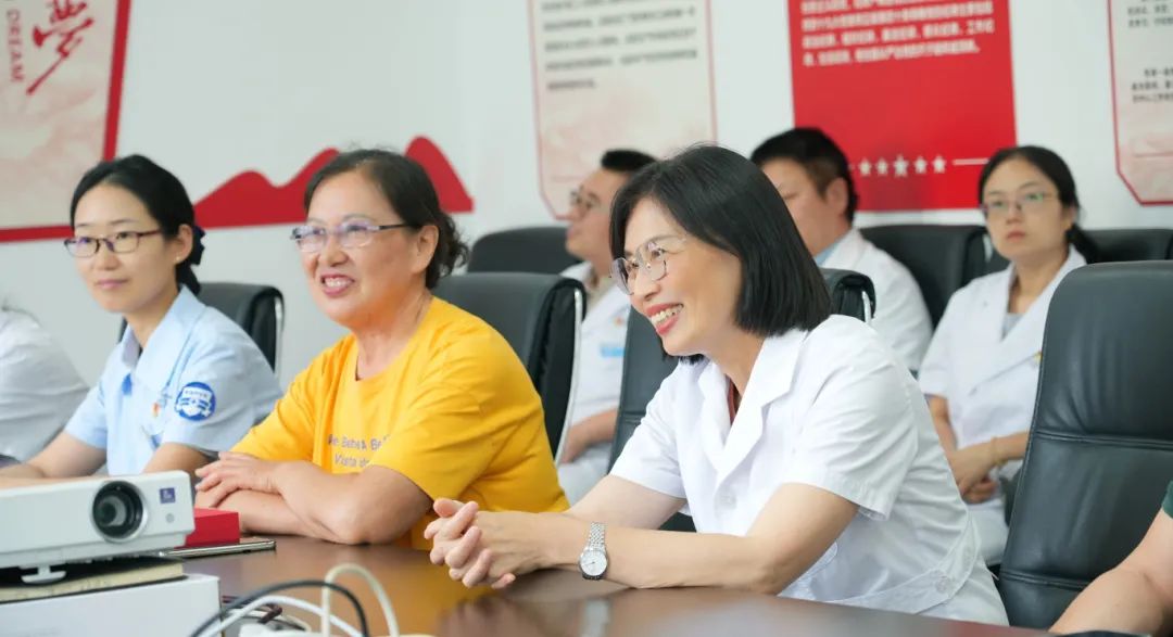 光荣在党50年！成都市街道党工委为四川结石病医院老党员授章(图4)
