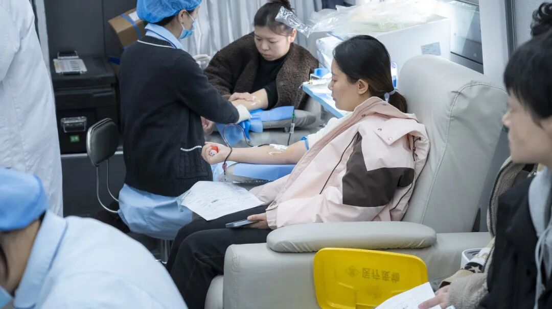 当“天使白”献上“热血红”：我院积极响应卫健局无偿献血活动(图5)